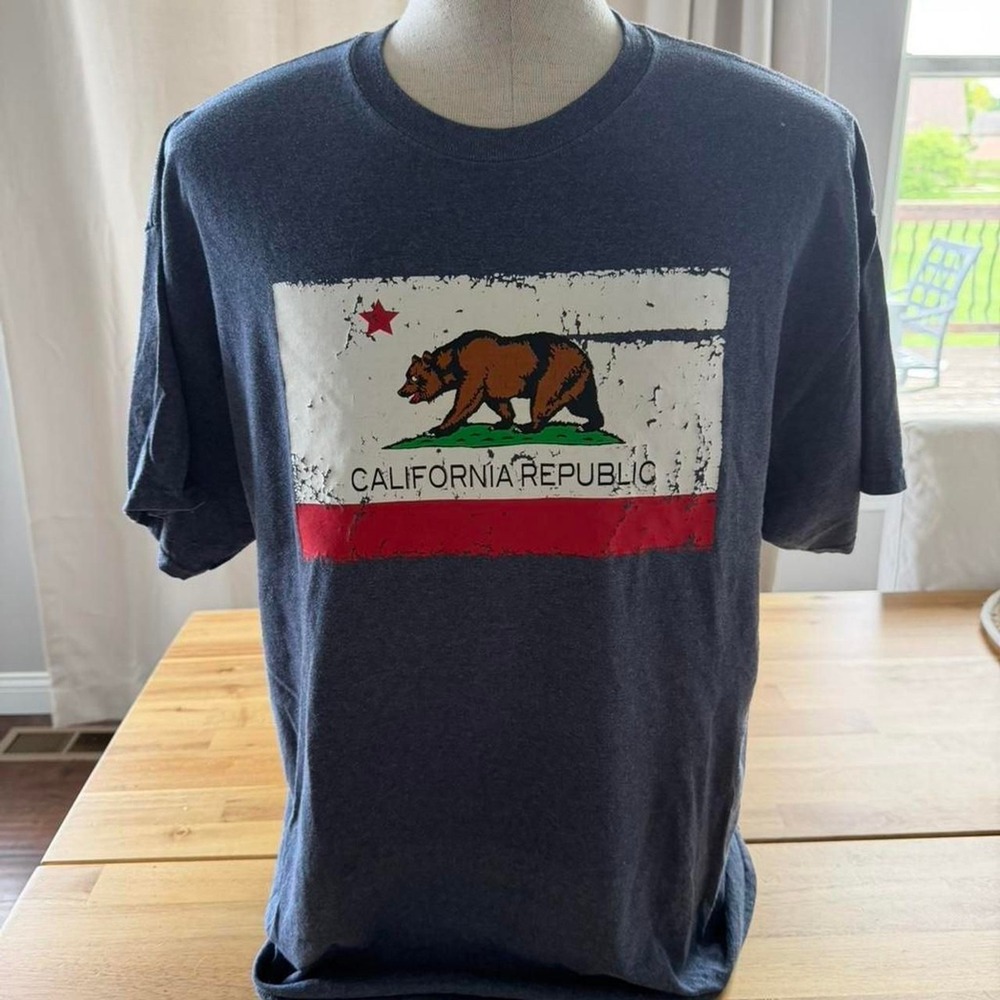 Gildan Mens California Republic Flag T Shirt Heather Blue XL California Graphic